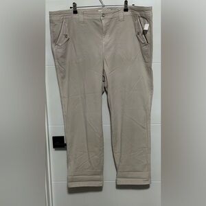 ✨NWT✨Torrid: Women’s Crops- Size 22 (inseam approx 27in)